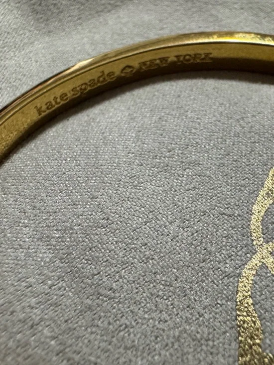 Kate Spade New York "Spot The Spade" Enamel Hinged Bangle - Picture 4 of 4